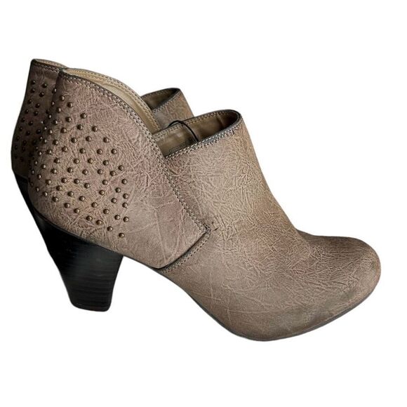 SBICCA Taupe Studded Stacked Heel Ankle Boots 9W - Picture 5 of 8